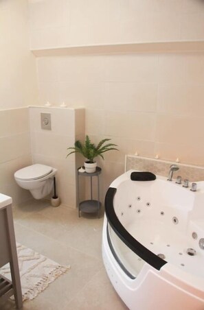 Jetted bath, hair dryer, towels, soap