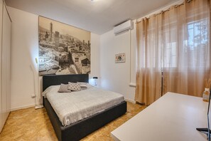 1 slaapkamer, een strijkplank/strijkijzer, gratis wifi, beddengoed