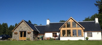 SECLUDED COTTAGE IN THE VERY HEART OF THE HIGHLANDS OF SCOTLAND