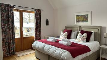 3 Schlafzimmer, Schreibtisch, Bügeleisen/Bügelbrett, Reisekinderbett