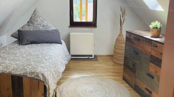 4 bedrooms, WiFi, bed sheets