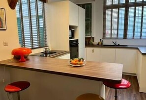 Fridge, microwave, oven, stovetop - Paris 9ème - Superbe Loft Avec Terrasse Privative (Paris)