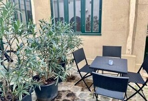 Outdoor dining - Paris 9ème - Superbe Loft Avec Terrasse Privative (Paris)