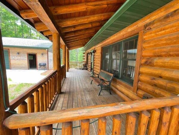 Terrace/patio - Private Log Cabin near Lake Arbutus and ATV trails
(Merrillan)