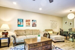 Living area - 13416 - 6 Lequita Place (Hot Springs)