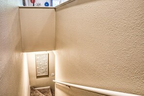 Interior - 13416 - 6 Lequita Place (Hot Springs)