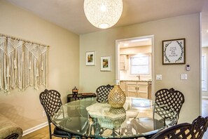 Dining - 13416 - 6 Lequita Place (Hot Springs)