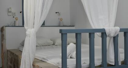 Patmos Cozy Seafront Studio for 3