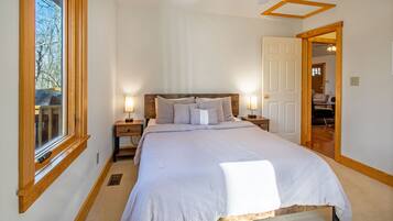 5 bedrooms, iron/ironing board, Internet