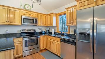 Fridge, microwave, stovetop, dishwasher