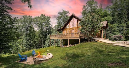 Hot tub, Firepit, Beautiful Mountain Views!