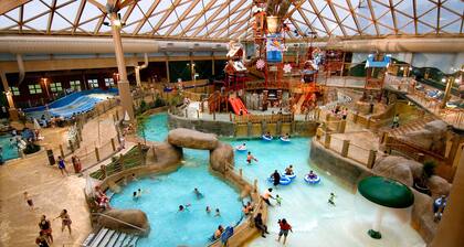 Hot tub, Firepit, Beautiful Mountain Views!