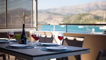 Comfort Apartment | Desk, blackout drapes, soundproofing, free WiFi