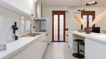 Apartamento clásico | Escritorio, cortinas opacas, sistema de insonorización y wifi gratis