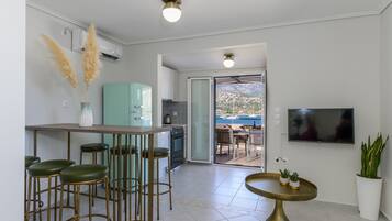 Comfort Apartment | Living area | Smart TV