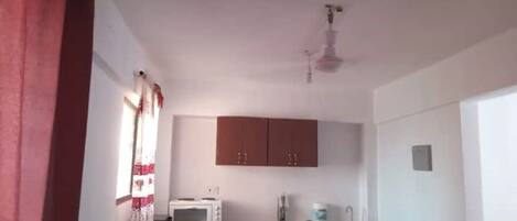 Microondas, horno, parrilla de estufa y licuadora