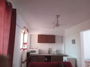 Microones, forn, placa de cuina i liquadora
