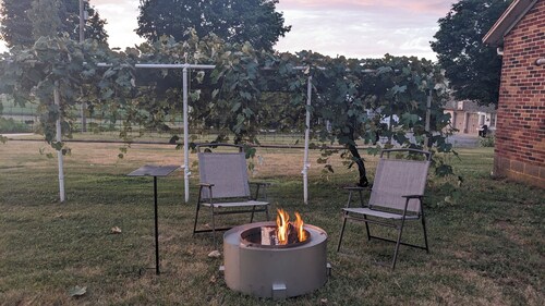 Mine Ridge House; Buggy watching and farm views. 15 min drive to Sight and Sound