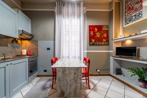 Leilighet – business | Spiseområde på rommet