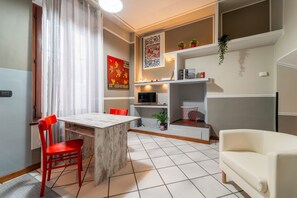 Business Apartment | Living area | 35-inch TV with digital channels - Sericum Apartment by Wonderful Italy (Como)