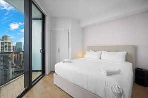 Lägenhet Deluxe - balkong - utsikt mot staden | 1 sovrum, strykjärn/strykbräda, gratis wi-fi och sängkläder