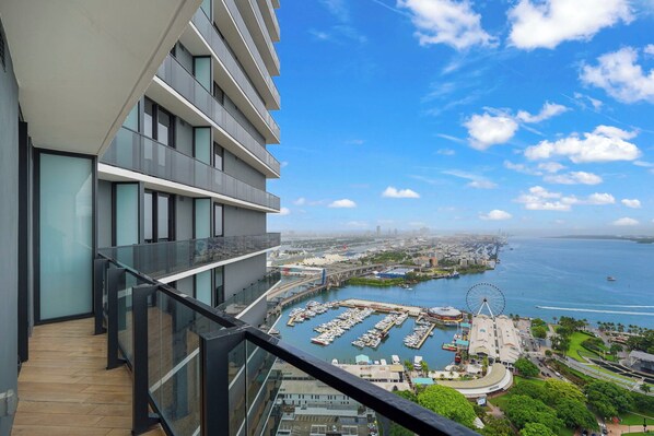 Deluxe-Apartment, Balkon, Stadtblick | Balkon