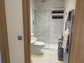 House | Bathroom - The Annex at Meeks Park Immaculate 2 bed (Alloa)