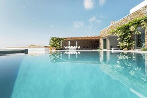 Villa | Zwembad | Een buitenzwembad