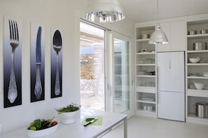 Villa | Cuisine privée | Réfrigérateur, micro-ondes, four, plaque de cuisson