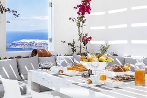 Villa | Dining - Immaculate 5-bed With Pool - Villa Eros Sea (Santorini)