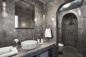 Villa | Bathroom | Separate tub and shower, deep soaking tub, hair dryer, towels - Immaculate 5-bed With Pool - Villa Eros Sea (Santorini)