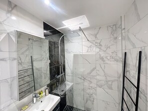 Een douche, een haardroger