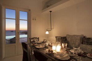 Villa | Dining - Impeccable 5-bed Villa in Mesaria Erosantorini (Santorini)