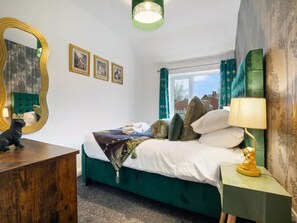 4 chambres, fer et planche à repasser, lit parapluie, Wi-Fi gratuit