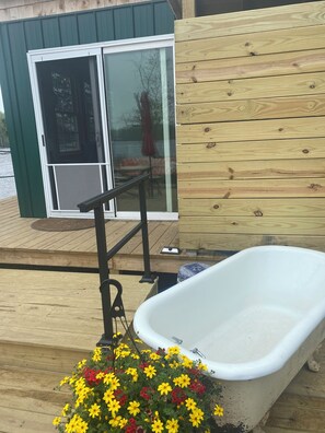 Terrace/patio - River Bank Camping, Cedar Grove Cabin (Norwood)