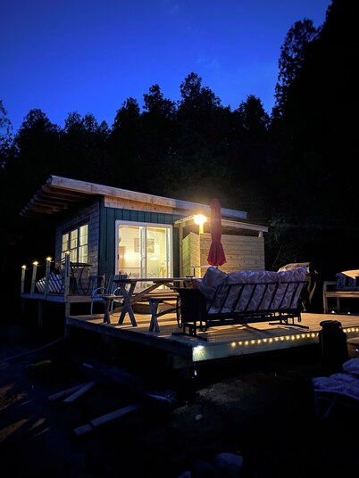 River Bank Camping, Cedar Grove Cabin