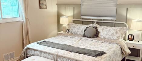 3 bedrooms, desk, travel crib, free WiFi