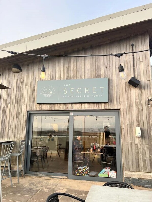 تناول الطعام بالخارج