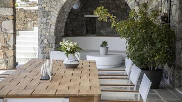 Villa | Outdoor dining