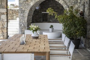 Villa | Outdoor dining