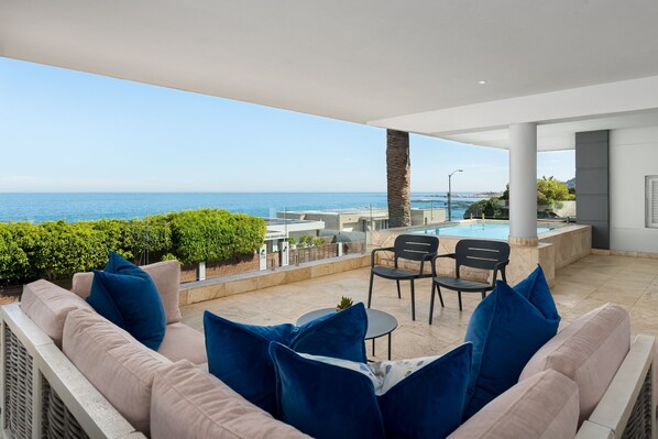 Terrace/patio - Lux 3 Bedroom Camps Bay - Private Pool - Sea View (Cape Town)