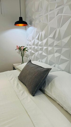 Phòng đôi Deluxe | Bộ đồ giường kháng dị ứng, bàn, truy cập Internet không dây miễn phí 