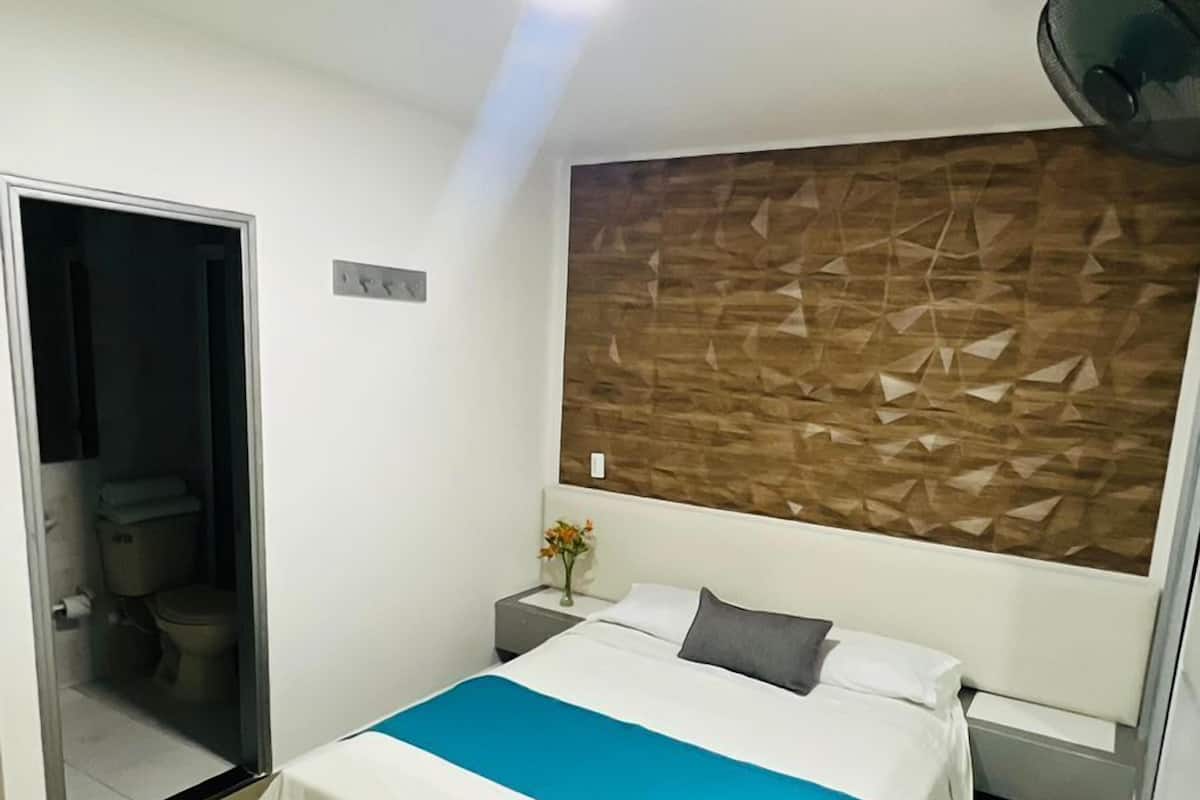 1 bedroom, hypo-allergenic bedding, desk, free WiFi