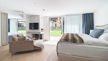 2 bedrooms, hypo-allergenic bedding, down comforters, minibar