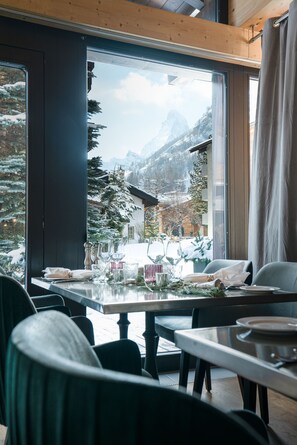 2 restaurants, lunch, dinner, brunch served; French cuisine  - Mirabeau Etoile (Zermatt)