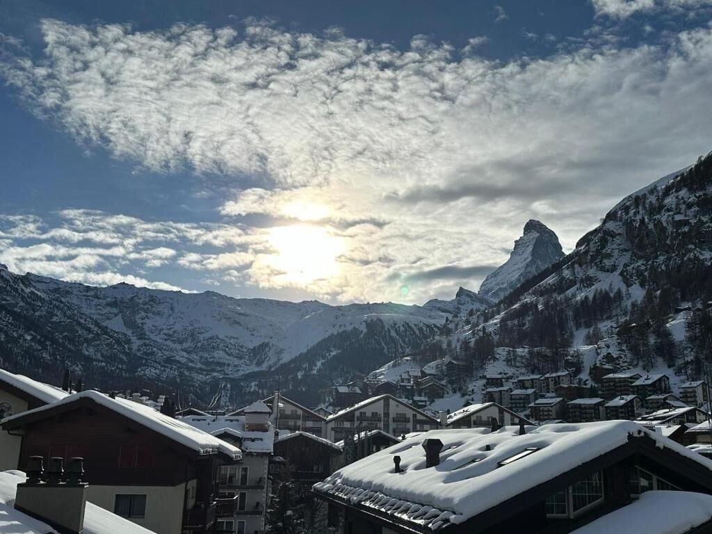 Ropa de cama hipoalergénica, cubrecamas y minibar 