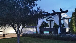 A gazebo with a bed and a pool in the background. - Villa Paradiso Zadarvillas (Policnik)