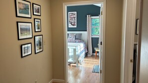 1 bedroom, WiFi (free), bed sheets - Bloomington hideaway, 10 min from downtown, catch some fish in private pond. (Bloomington)