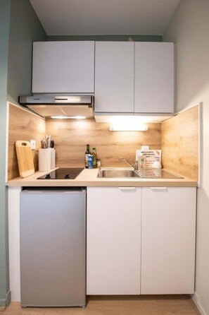 KylskÄp, mikrovÄgsugn och kaffe- och tebryggare