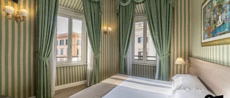 Quarto casal conforto | Frigobar, cofres nos quartos, escrivaninha